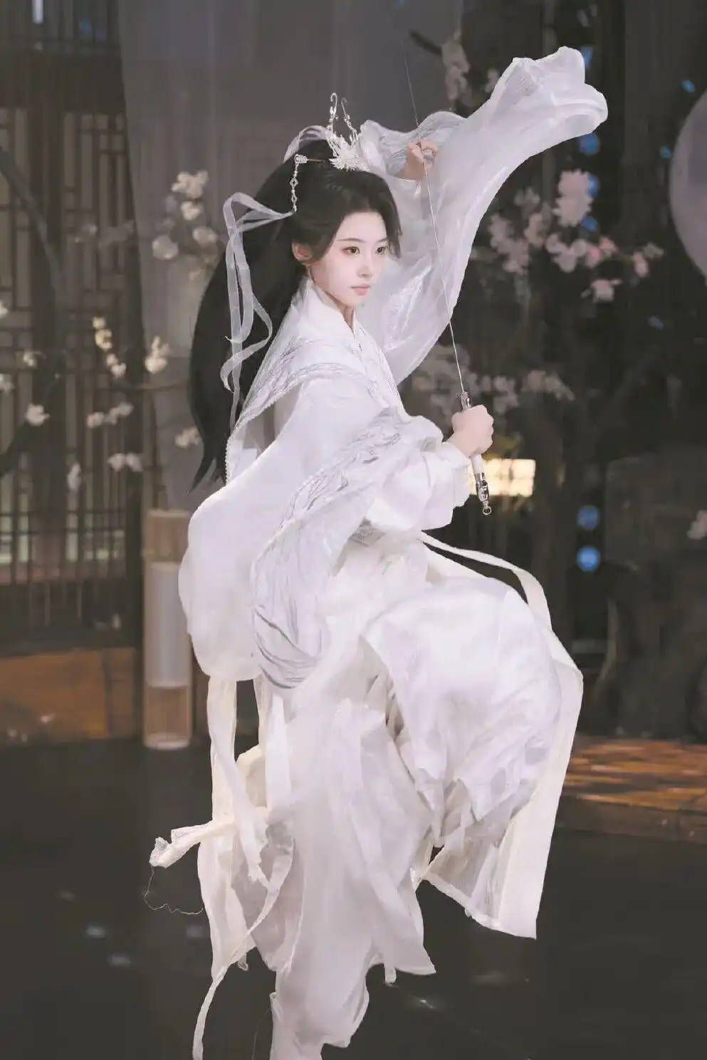 月入上亿的“山寨明星”生意凉凉了_山寨明星脸团播变现_仿妆直播流量密码