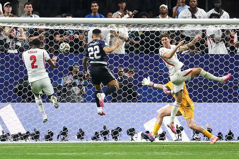 世界杯-劳塔罗92分绝杀 阿根廷2-1逆转英格兰进决赛_阿根廷2比1逆转英格兰半决赛_世界杯英阿大战2023