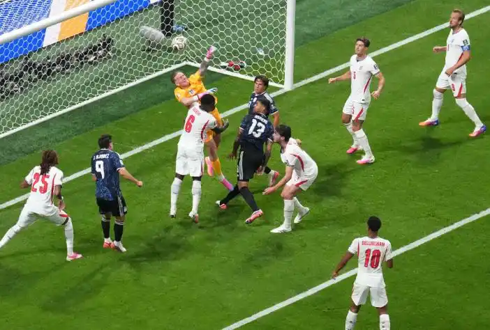英格兰出局 贝克汉姆：令人心碎_世界杯阿根廷2比1英格兰 梅西绝杀 贝克汉姆痛哭