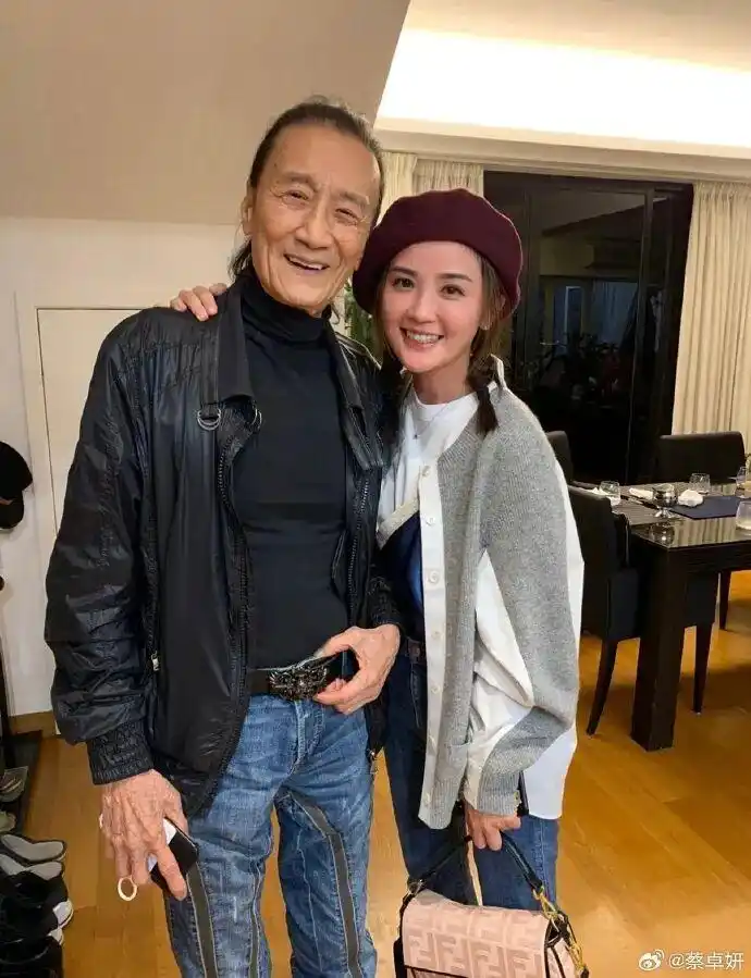 谢贤李小龙是同月同日离世_谢贤逝世 成龙悼念谢贤 周星驰悼念谢贤