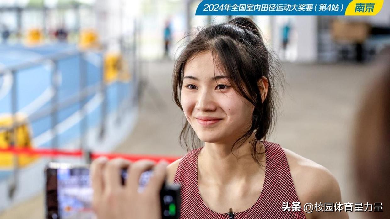 中国00后跨栏新星夏思凝,颜值与实力并存,打破全国纪录拒绝名校诱惑,心无杂念专注赛场,究竟是谁让她成为田径新生代的底气?