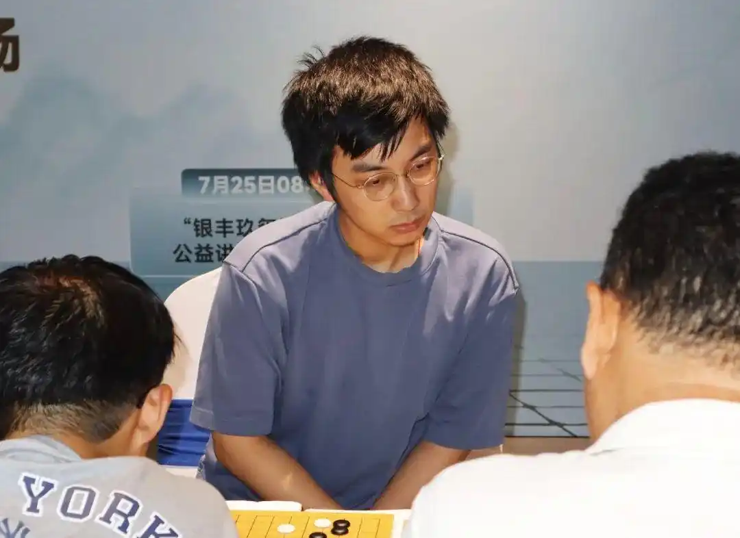 齐鲁棋院院长刘玮_山东银丰围棋队领队_三日弈事燃泉城!围甲银丰玖玺城专场启幕