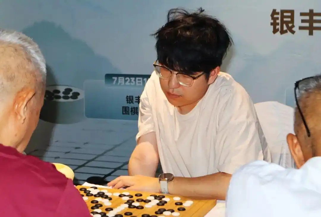 齐鲁棋院院长刘玮_山东银丰围棋队领队_三日弈事燃泉城!围甲银丰玖玺城专场启幕
