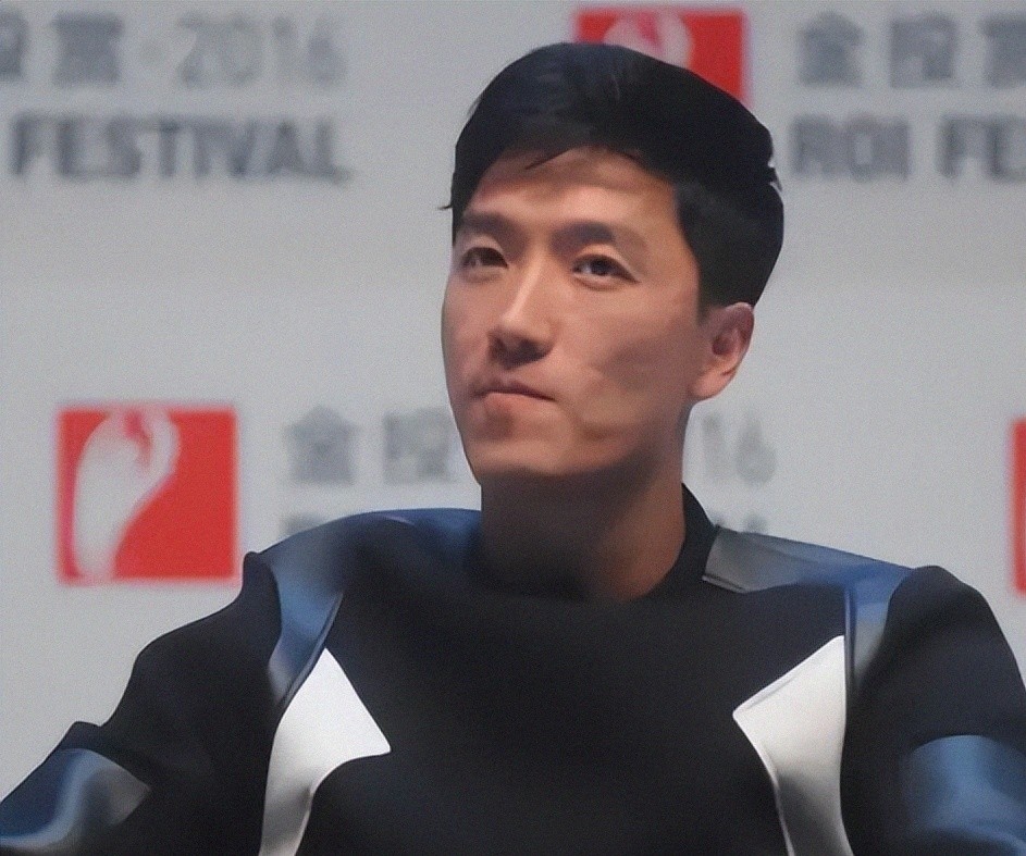 刘翔奥运退赛网暴经历_刘翔成绩没得黑_刘翔巅峰与低谷人生起伏