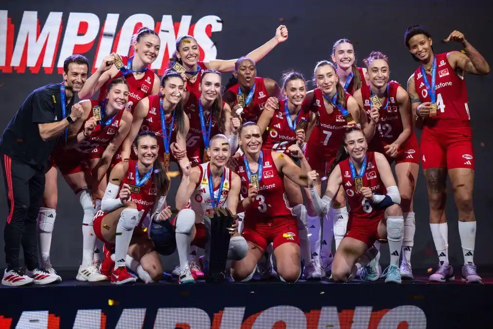 女排2026年奥运对巴西_2026年世界女排联赛总决赛 土耳其队夺冠 中国女排季军 意大利队获胜