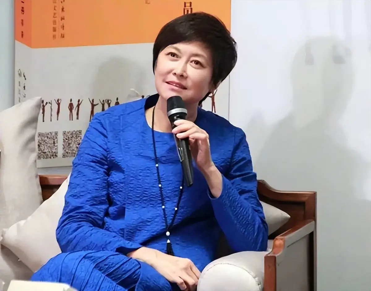 毛大庆删除微博透露抢救细节_深夜悼念央视主持人敬一丹_敬一丹公众号疑辟谣脑溢血传闻