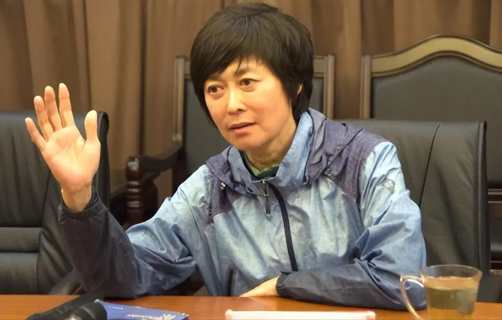 毛大庆删除微博透露抢救细节_深夜悼念央视主持人敬一丹_敬一丹公众号疑辟谣脑溢血传闻