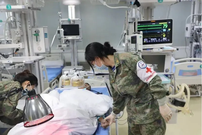 越南获救人员集体用中文感谢中国_越南外交部感谢中国搜救_中国海警南海救援行动