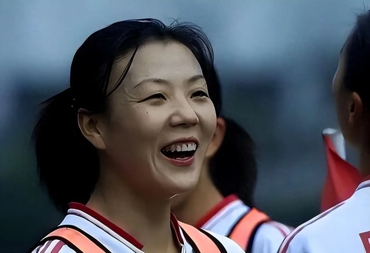 原来她已去世8年,曾获世界杯亚军,嫁美国丈夫,穿女足队服离世